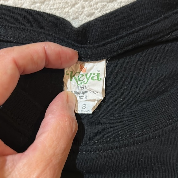 Keya unisex Small Black T - Picture 6 of 8